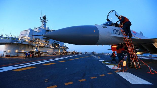 Pertama Kali, China Latihan Tembak dengan Amunisi Sungguhan dari Kapal Induk