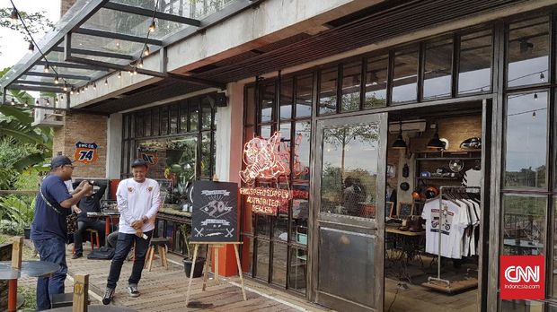 Gaya street wear yang sedang marak di Bandung menyentuh banyak kalangan, tak terkecuali musik