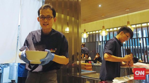 Gerai Tsuta di Singapura dapat menampung 18 pengunjung. Jumlah kursi itu dua kali lebih banyak dibandingkan yang disediakan gerai pertama mereka di Sugamo, Jepang.