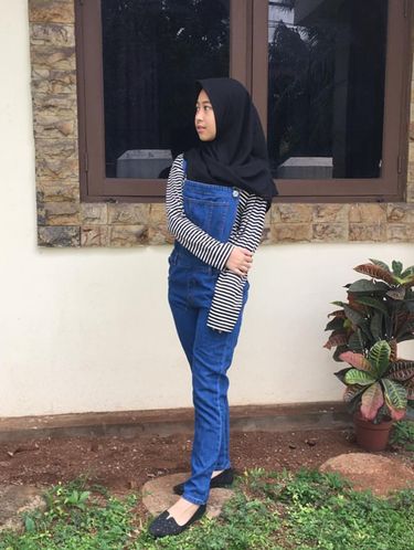 Foto: Gaya Hijab Kasual Si Manis Putri Mendiang Uje, Adiba Khanza Az-Zahra