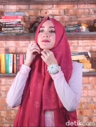 Tutorial Hijab untuk Kondangan, Kurang dari 3 Menit