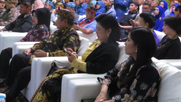 Ditemani SBY dan Ani Yudhoyono, Agus-Sylvi Tatap Muka dengan Warga Pasundan