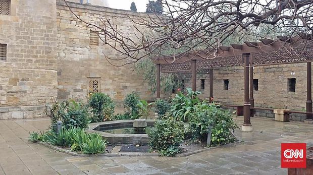 Shirvanshah Palace menjadi bangunan besejarah lain yang ada di Old City, Baku. Kompleks dibangun sebagai tempat tinggal kerajaan Islam Shirvani.