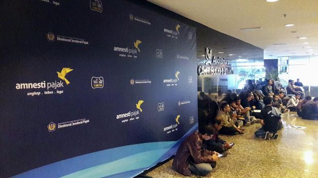 Kuasa para wajib pajak mengantri pelaporan amnesti pajak