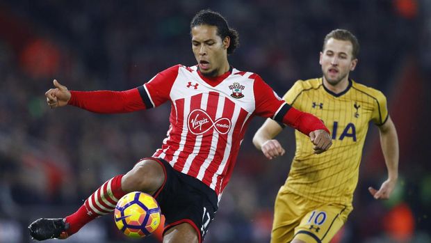Virgil van Dijk akan jadi harapan Liverpool di lini belakang.