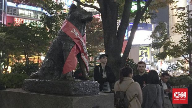 Patung Hachiko di area Shibuya, Tokyo. (CNN Indonesia/Rosmiyati Dewi Kandi)