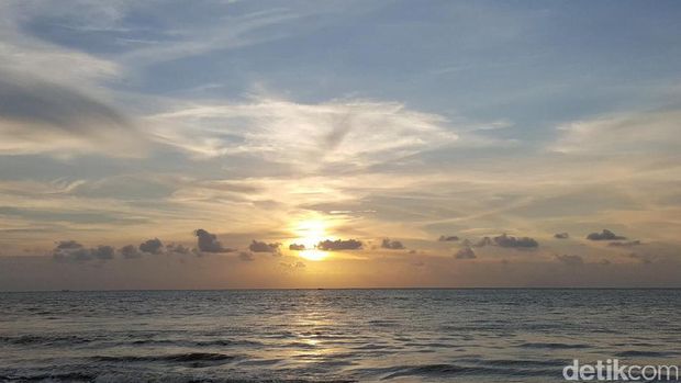 Nikmati Sunset Terakhir 2016 Pantai Florida Anyer Tempatnya