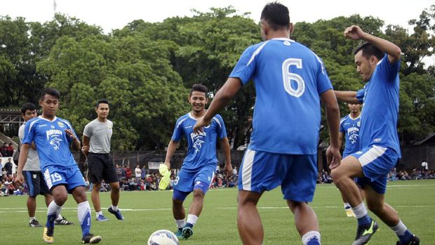 Persib menggelar latihan di lapangan Lodaya dan lapangan Sesko AD.