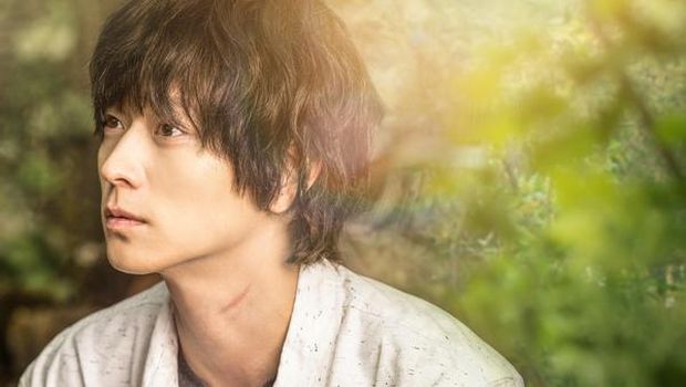 Nama Kang Dong Won mulai banyak dikenal berkat aktingnya di film 'Temptation of Wolves.'