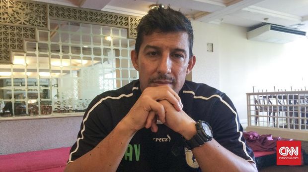 Angel Alfredo Vera, pelatih pertama yang jadi korban pemecatan di Liga 1 musim 2017.