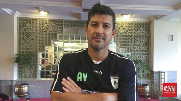 Alfredo Vera sukses membawa Persipura juara ISC A 2016.