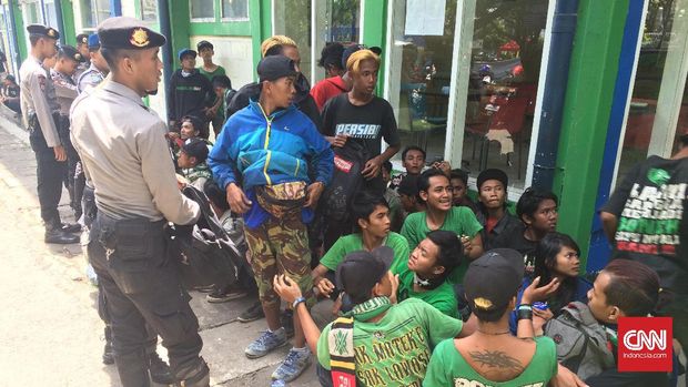 Kurang leibh 1400 bonek telah datang ke Bandung untuk mengawal Kongres PSSI.
