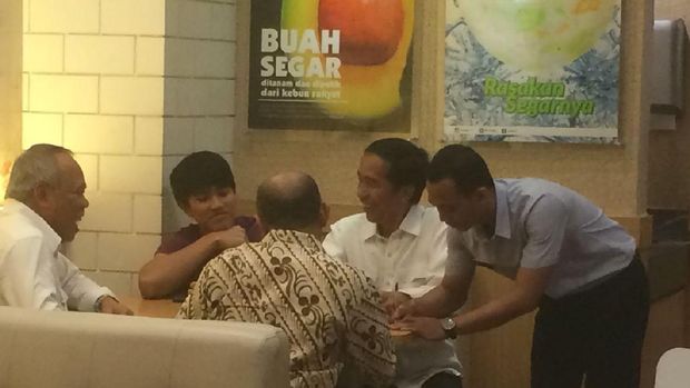 Jokowi bebrincang dengan Menteri PUPR di Plaza Pekalongan