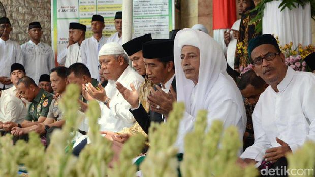 Kisah Kedekatan Presiden Jokowi dan Habib Luthfi – baranews Kisah Kedekatan Presiden Jokowi dan Habib Luthfi – baranews