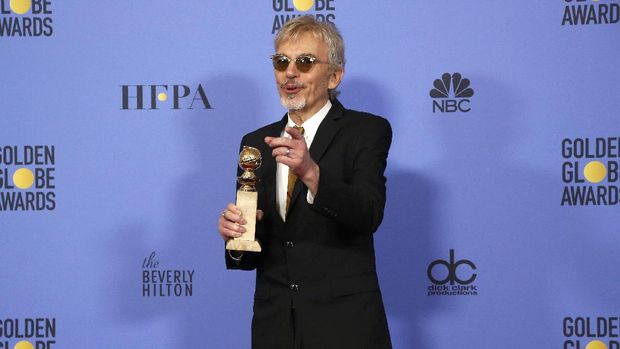 Billy Bob Thornton memenangi piala dengan kaca mata ikonis karakternya.
