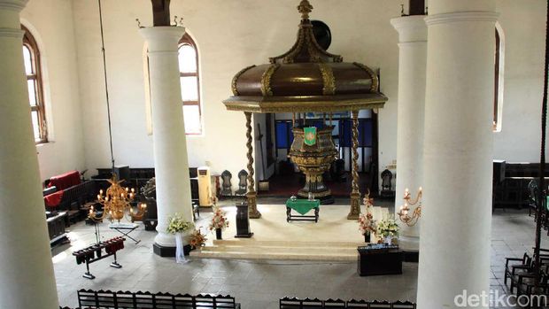 Interior gereja yang masih orisinil (Randy/detikTravel)