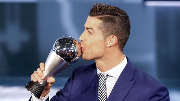 Meski telah mengantongi banyak prestasi, Cristiano Ronaldo tak luput dari kritikan.