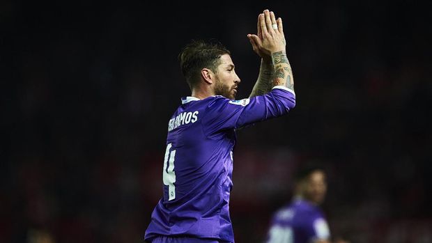 Cemoohan Suporter Sevilla untuk Ramos Bikin Zidane Geram