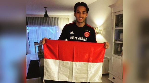 Ezra Walian sedang tidak memiliki klub setelah meninggalkan Jong Ajax.