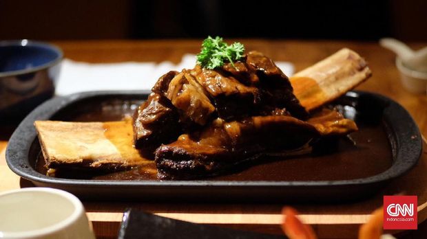 Daging iga tebal yang super lembut dengan saus buah pir
