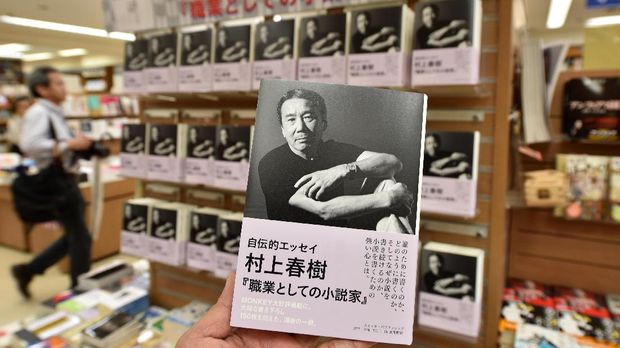 Buku Haruki Murakami sangat populer di generasi millenials yang menganggapnya pahlawan literatur postmodern.