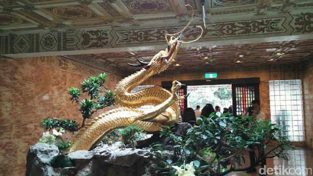 Patung naga emas yang ada di The Grand Hotel Taipei (Wahyu/detikTravel)