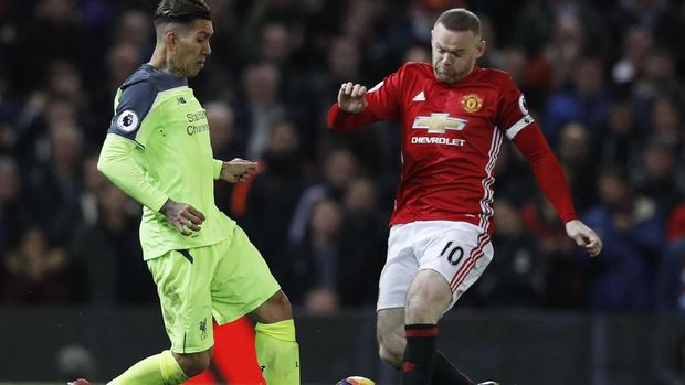 Kehadiran Wayne Rooney belum mampu mempersembahkan gol untuk MU hingga pertengahan babak kedua.