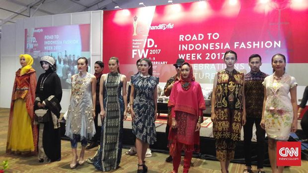 APPMI bersiap menyelenggarakan Indonesia Fashion Week (IFW) 2017 pada Februari mendatang. (CNN Indonesia/Oktaviani Satyaningtyas)