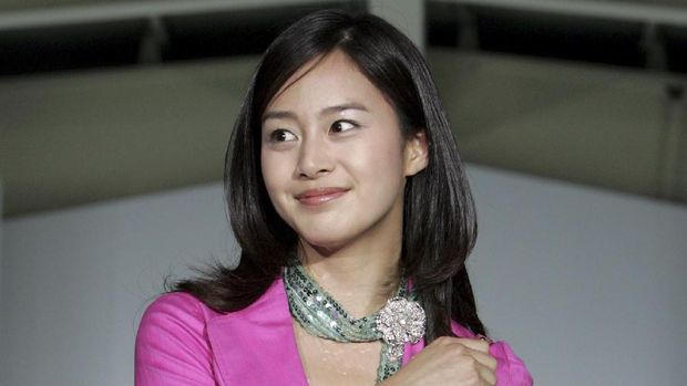 Kim Tae Hee lulus dari universitas terbaik di Korea, Seoul National University.