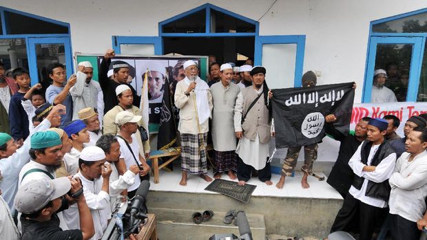 Keluarga Amrozi dan Jihad yang Tertunda dari Lamongan(Embargo
