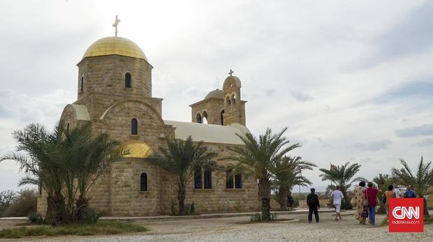 Gereja Kubah Emas dan Pembaptisan di Tanah Arab