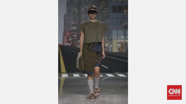 Salah satu tampilan gubahan baju safari oleh ACAKACAK.