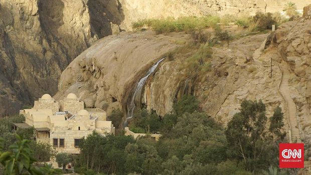 Berkah Air Terjun di Tengah Gersang Gurun Yordania