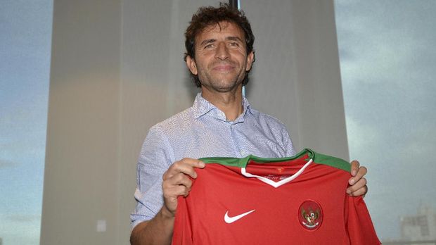 Luis Milla memiliki tugas berat mengangkat prestasi Timnas Indonesia.