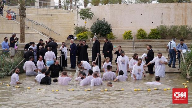 Gereja 'Kubah Emas' dan Pembaptisan di 'Tanah Arab'
