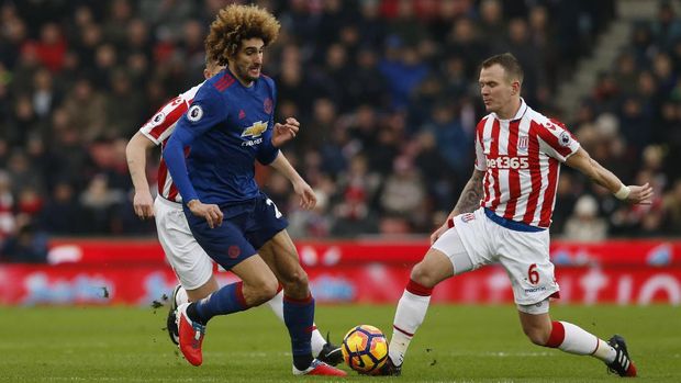 Marouane Fellaini dipercaya turun sejak menit awal oleh Jose Mourinho.