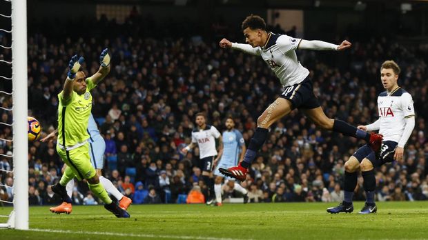 Sundulan Dele Alli tak mampu dijangkau Claudio Bravo.