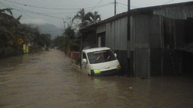 Sungai Cijangkelok Meluap, 6 Desa di Kuningan Banjir Satu Meter