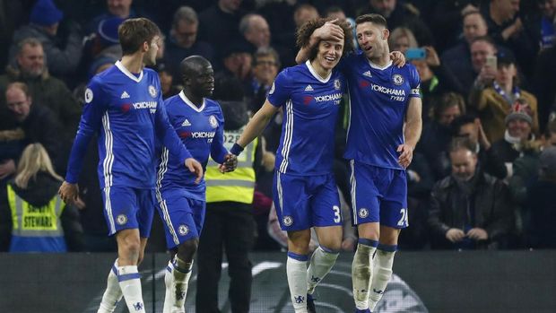 Gary Cahill dan David Luiz akan susah payah menjaga Andy Carroll.