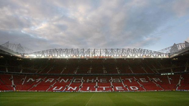 Stadion Old Trafford merupakan markas tim Manchester United.
