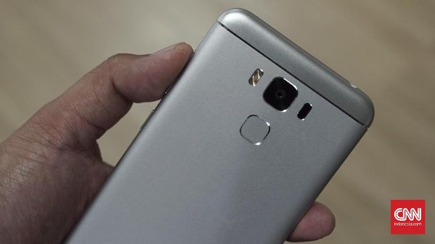 Desain Asus Zenfone 3 Max Naik Kelas dengan Performa Wajar