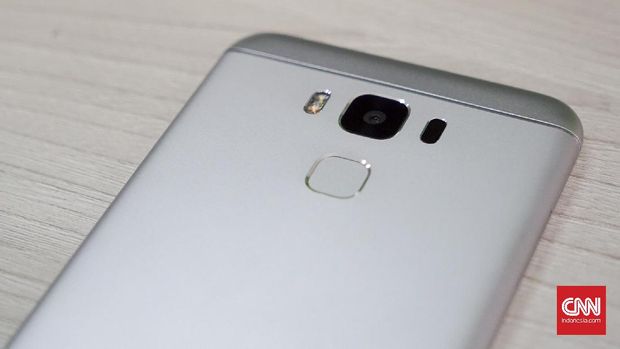 Desain Asus Zenfone 3 Max Naik Kelas dengan Performa Wajar