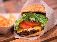 Doyan Makan Fast Food, Ahli Gizi Khawatirkan Kesehatan Donald Trump