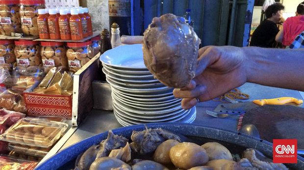 Sekba, makanan berisi daging dan organ dari babi yang direbus dengan bumbu.