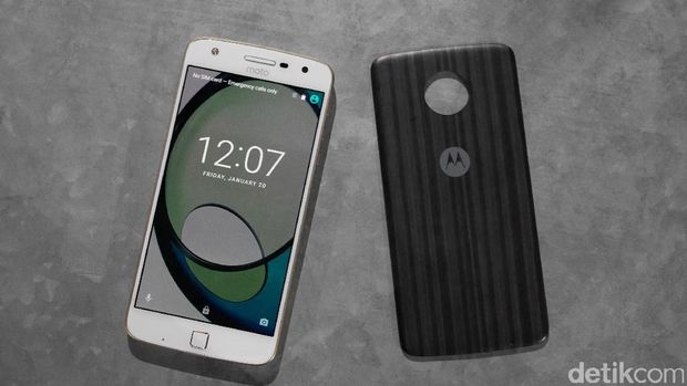 Motorola Fokus Segmen Atas, Lenovo Sisanya