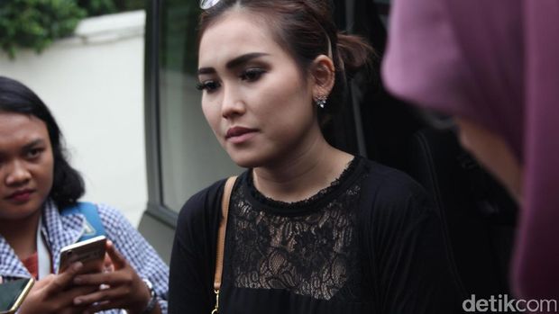 Uus Muak Jadi Artis, Ayu Ting Ting 'Ancam' Bongkar Rahasia Enji
