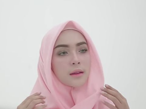 Tutorial Hijab Paris Ala Selebgram Cantik Asal Bogor, Hamidah