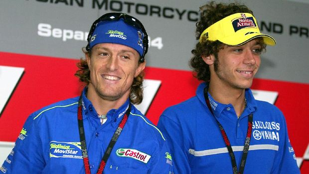 Sete Gibernau (kiri) dan Valentino Rossi sempat menjadi rival di MotoGP.