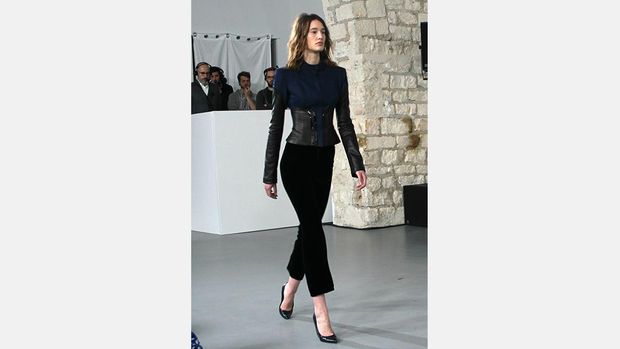 Di tangan Didit, couture tak lagi jadi konsep kemewahan yang tak tersentuh, melainkan menjelma jadi gaya hidup dan keseharian.