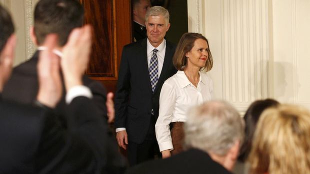 Neil Gorsuch dan istrinya Marie Louise di Gedung Putih